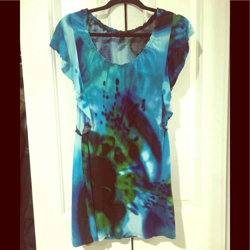 Express Tunic with Flutter Sleeves Size Small